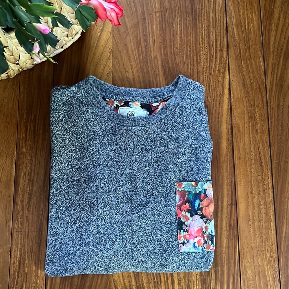 ON THE BYAS grey long sleeve sweater with floral pocket